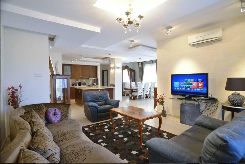 Huge Penthouse With Private Pool Apartment Paphos Exterior foto